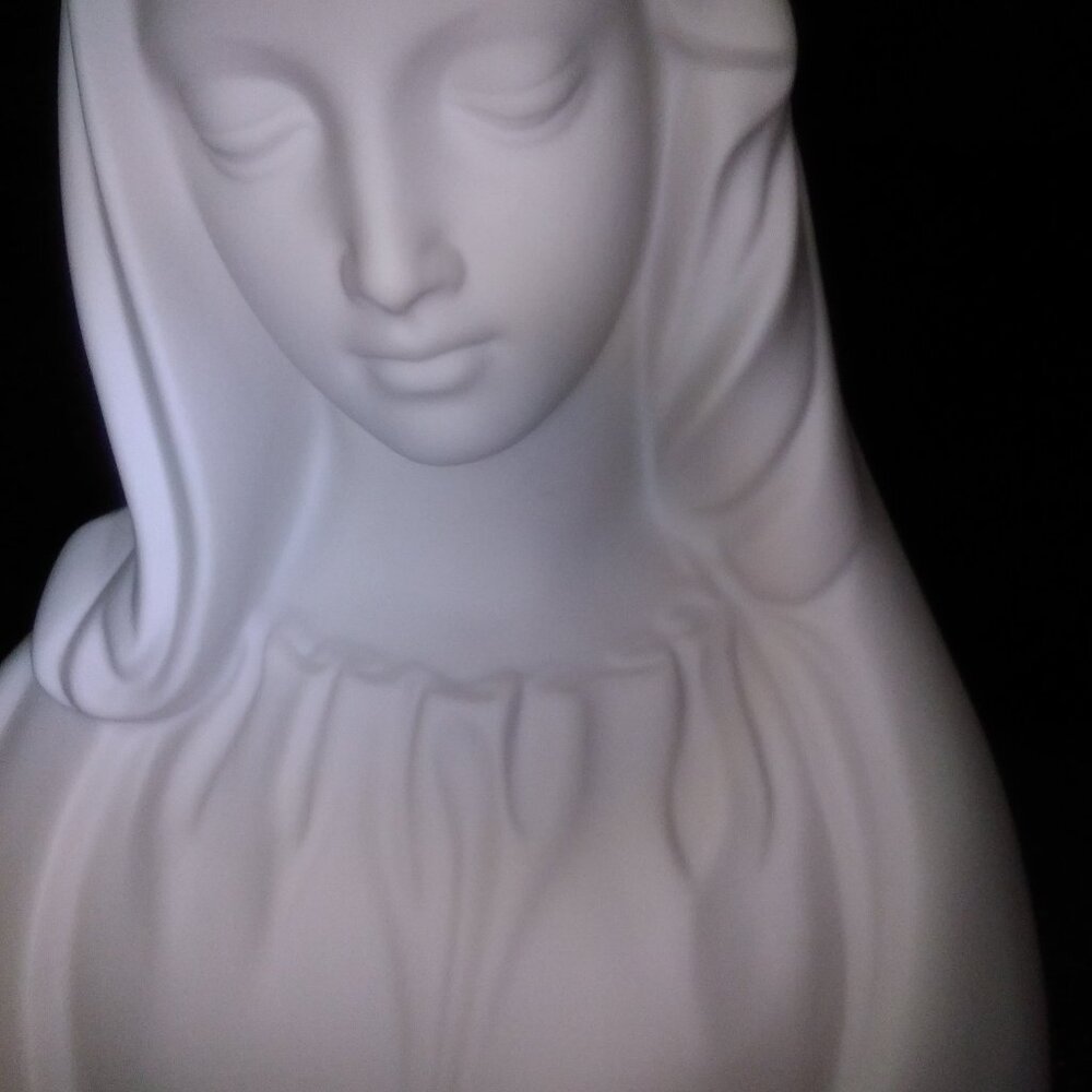 BOEHM PORCELAIN - VIRGIN MARY